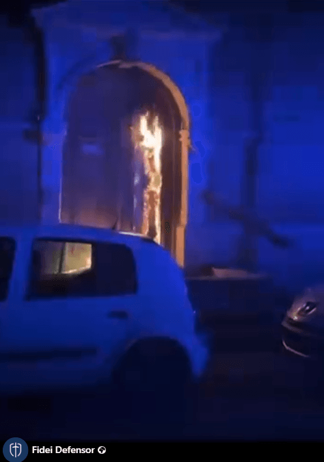 Pożar kościoła Notre-Dame w Roubaix we Francji.