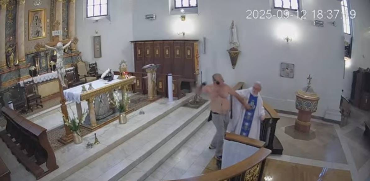 Pijany szarpał księdza i krzyżem demolował ołtarz. Skandaliczne zajście podczas Mszy świętej w Mieścisku.