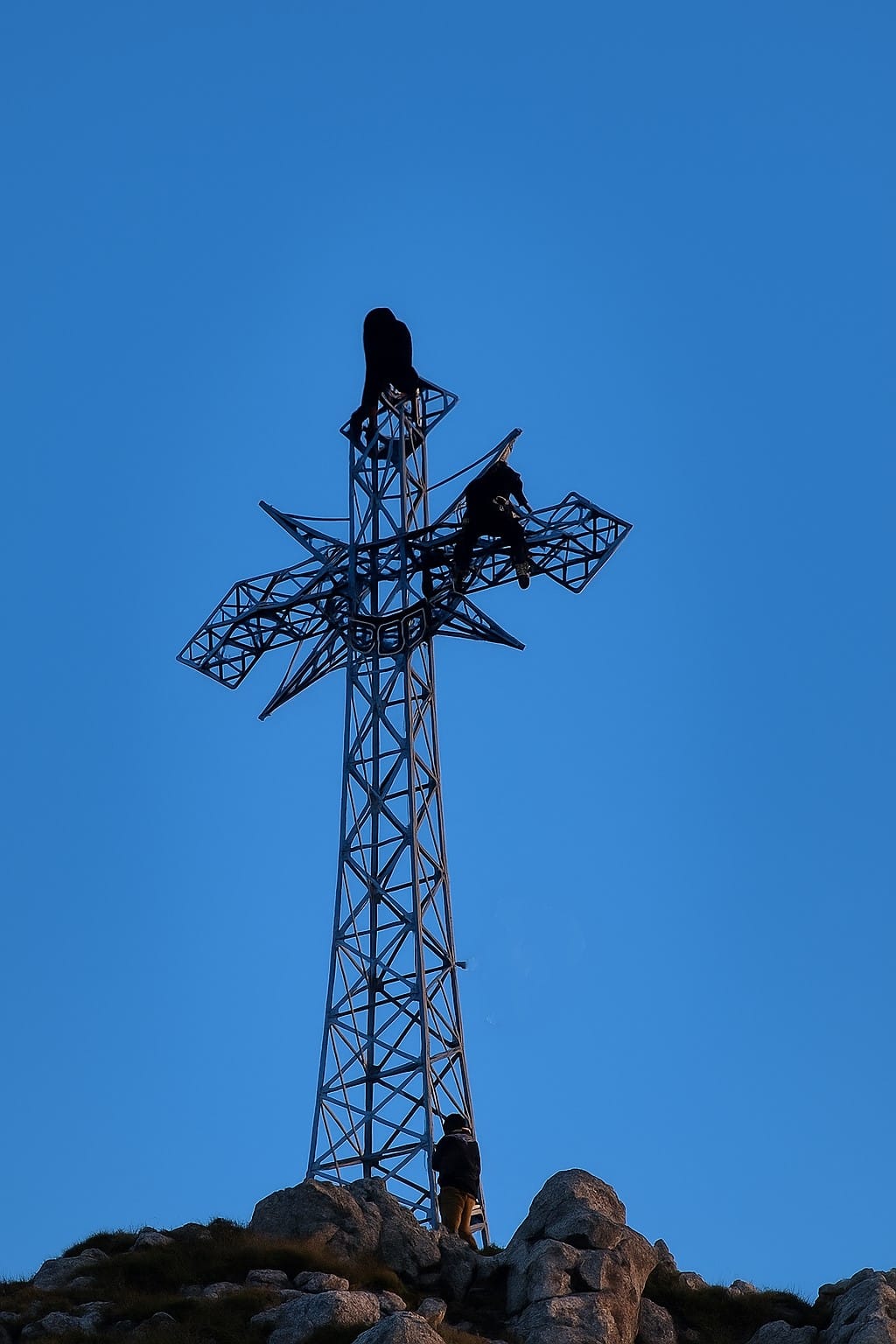 Kolejna profanacja Krzyża na Giewoncie!