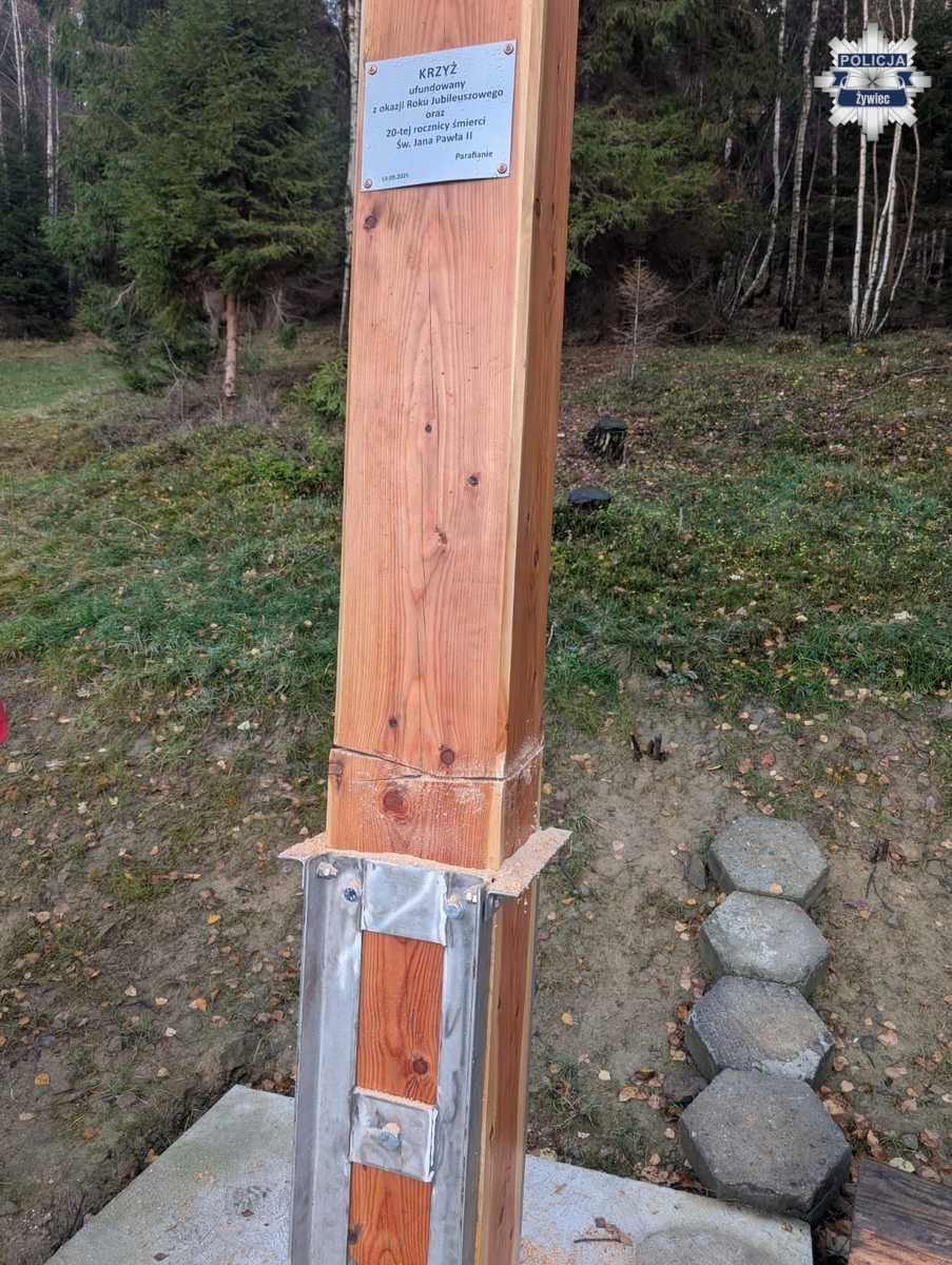 Kolejne opiłowanie krzyża Jezusa w Międzybrodziu Żywieckim. To już epidemia!