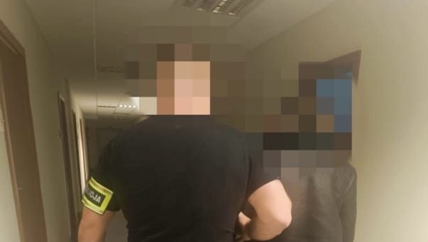 W Koninie recydywiści ukradli w kościele puszkę z datkami